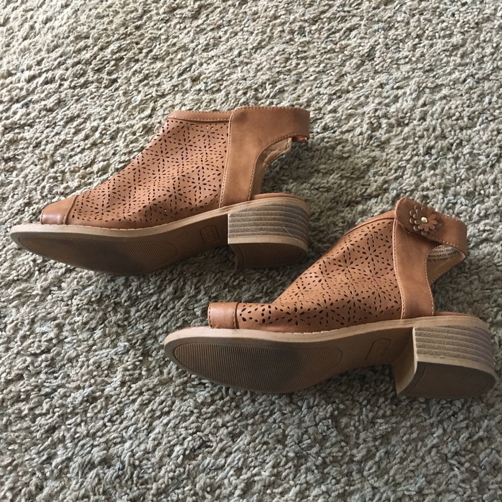 Girls heeled sandals
